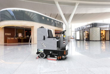 crz scrubber dryer in shopping mall
